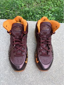 Men’s sneakers. Nike Air Max Hyperposite. Size is 9.5.