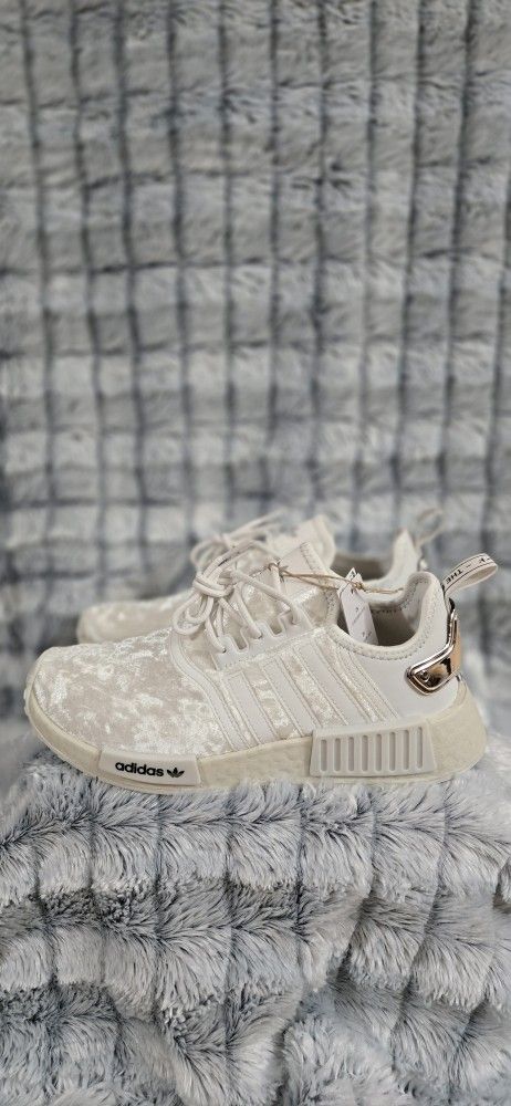 Adidas NMD R1 Womens 7 1/2 Crystal White