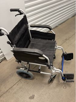 Wheelchair (foldable/like new)