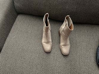 Women’s boots size 7