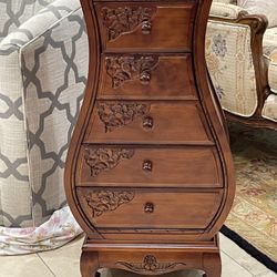 Beautiful International Caravan Windsor Hand-Carved Five Drawer Bombay Dresser/Chest🌷