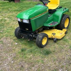 John Deere 425 Lawn Tractor