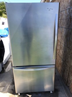 Whirlpool bottom freezer refrigerator