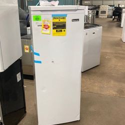 Magic chef stand up deep freezer HMUF6WE  T