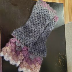 Drangscale Crochet Gloves