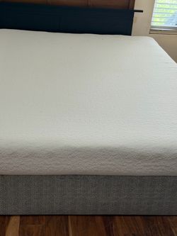 USED QUEEN SIZE MEMORY FOAM MATTRESS ONLY