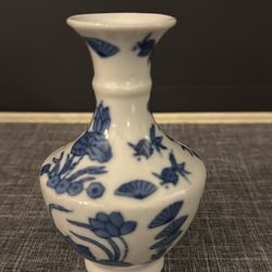 Blue and White Chinoiserie Willow Pattern Miniature Bud Vase