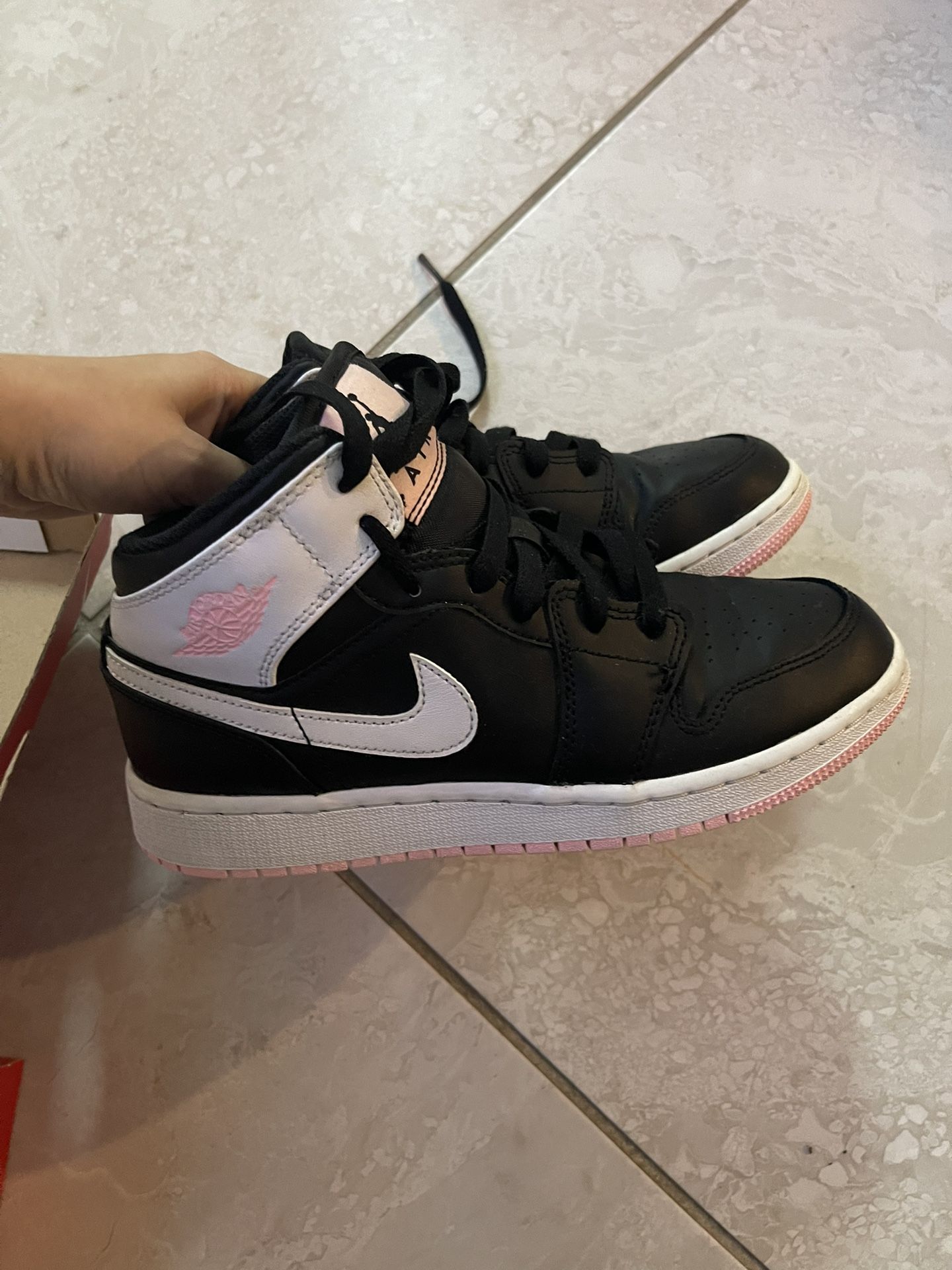 Jordan 1 mid