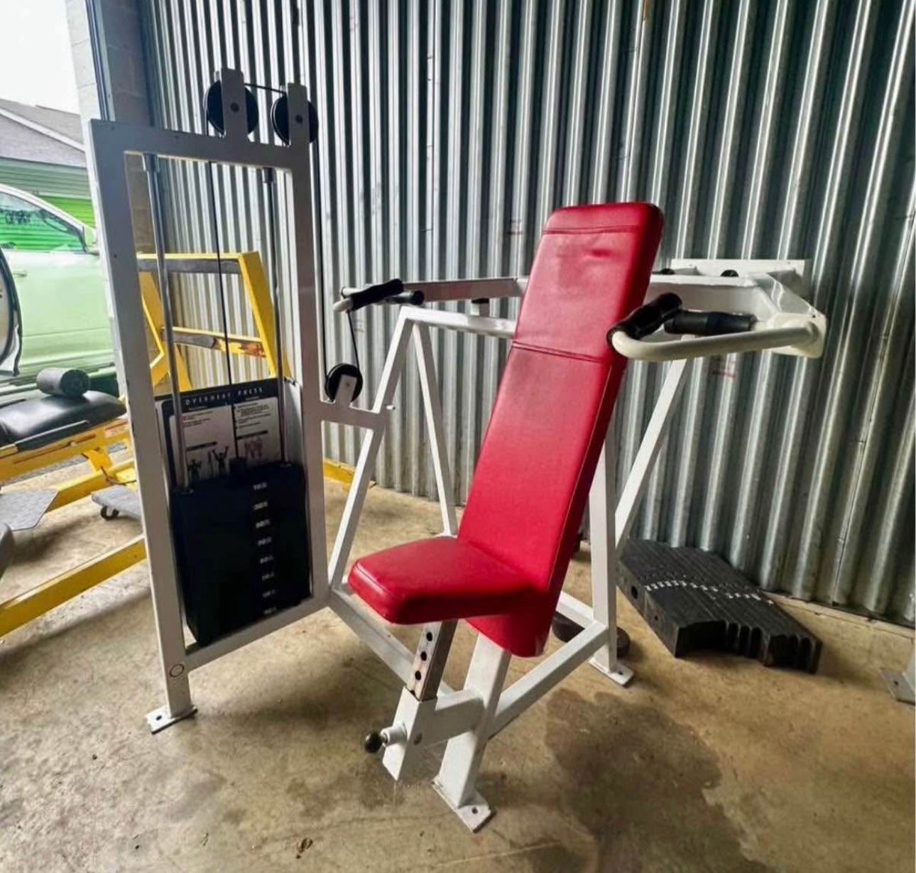 Cybex Shoulder Press