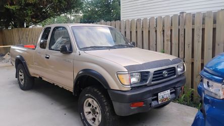 Tacoma 4celindros trasmisión manual 4x4 de candados todo funciona al 💯💪 solo para gente seria interesada
