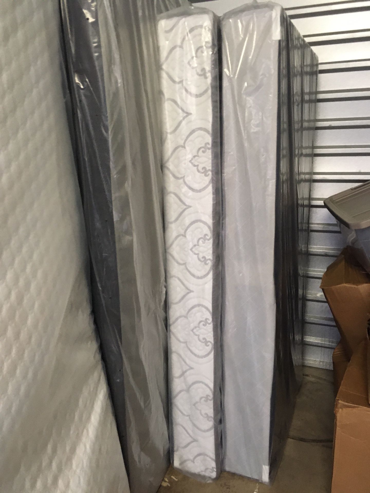 Mattresses: twin, Full, Queen, king mattresses with box spring included !!!!!! Regular, plush, pillow top available!!!!!!free deliveries 🚚!!!’⭐️ Hab