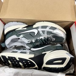 Nike V2K Run Size 13