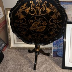 MAITLAND SMITH Gilded Leaf Mahogany Pedestal Pie Crust Table