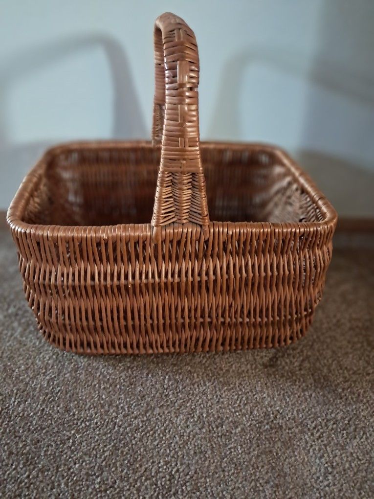 Vintage Wicker Picnic Basket