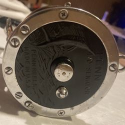 VINTAGE PENN SENATOR 4/0 -30-133 FISHING REEL