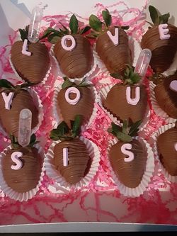 Fresas Y Corazónes De Chocolate