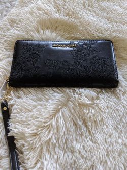 Micheal kors new big wallet