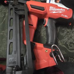 Milwaukee M18 FUEL 20 Degree 16g Nailer 