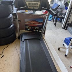 Treadmill $325