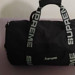 Supreme duffle bag