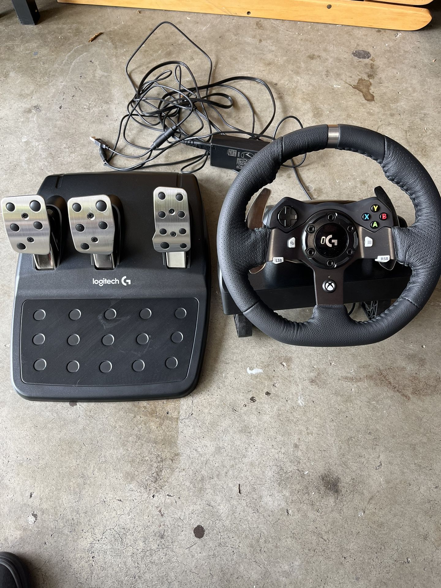 G920 Racing Wheel For PC Or Xbox. New!!