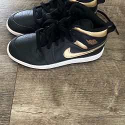 Nike Jordan Black Metallic Retro Child’s Size 2Y