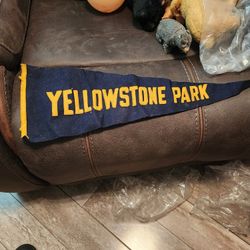 Yellowstone, banner.