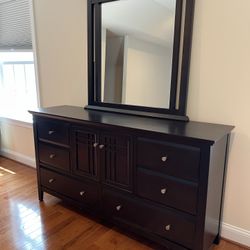 Triple dresser with mirror