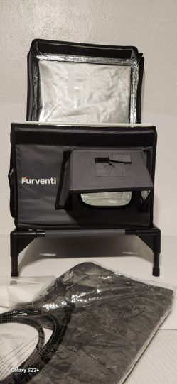 Outdoor heated cat house