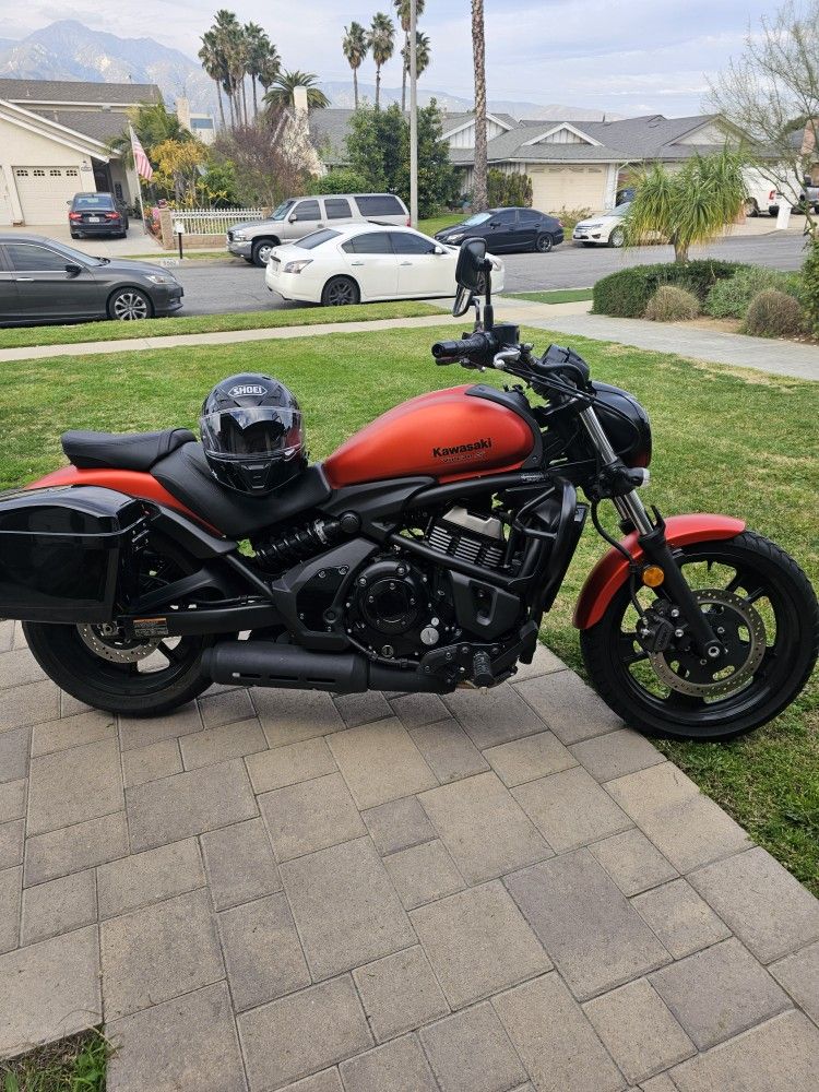 2016 Kawasaki Vulcan 650 W/helmet and cover