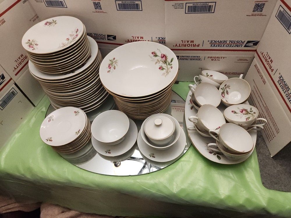 69 Pc Bavaria China Set