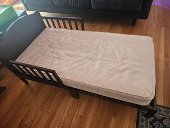 Toddler bed with mattress