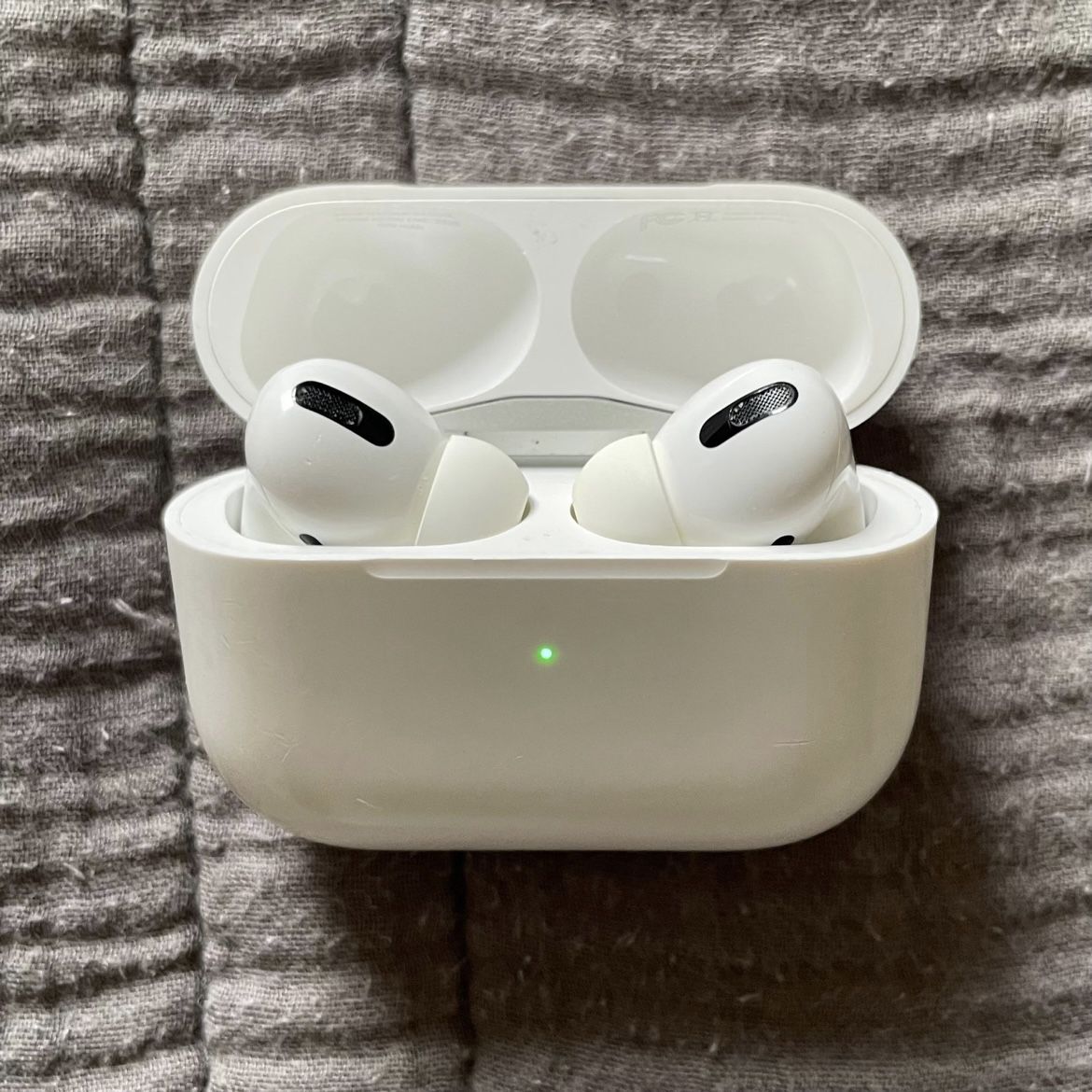 Apple AirPods Pros 1st Generation (PRE-OWNED)