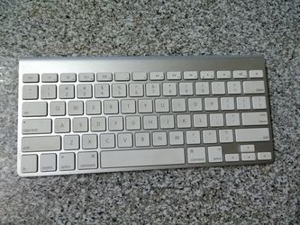 Apple A1314 Wireless Keyboard - Silver *Cash And Pick Up Only*