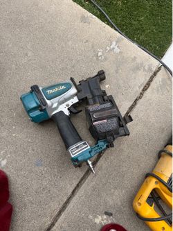 Makita AN454 1-3/4" Pneumatic Coil Roofing Nailer.