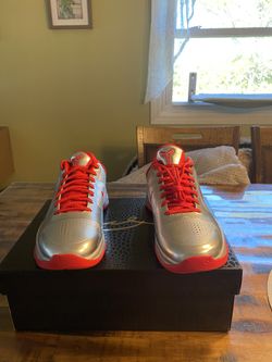 NIKE KOBE 5 CAITLYN CLARK ROOKIE OF THE YEAR SIZE 8