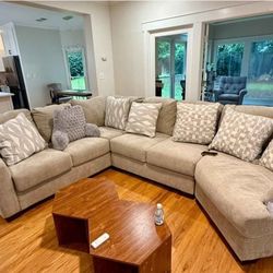 I’m Jon Green, Wayne’s Home Sales Representative🌟 Living Room Furniture Modular Sectional Couch Set 🌟 Color Options Fast Delivery 