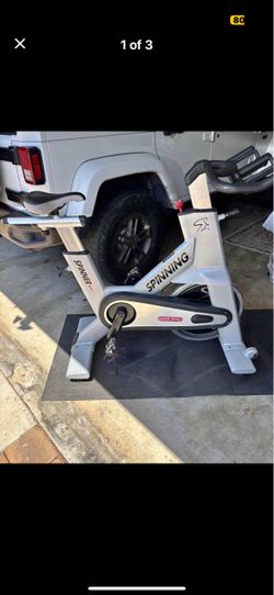 Star trak spinning bike like new