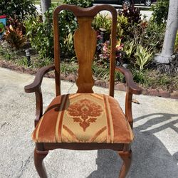 Traditional Armchair With Upholstered Seat