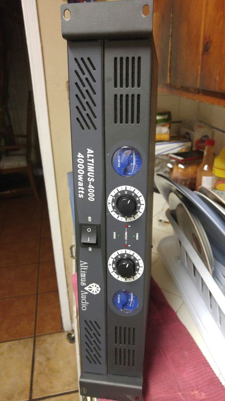 DJ AMPLIFIER 4000 WATTS LIKE NEW