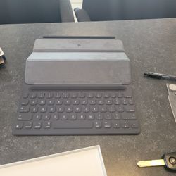 Key Board For IPad Been Used Couple Of Times Still Have The Box For It 