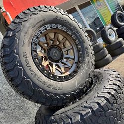 Vendo Rines Nuevos 17x9 De Ancho De 6-139.7 Con Llantas 285/70/R17 Instacion Y Balance La 4 Por $980