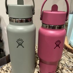 Hydro flasks bundle