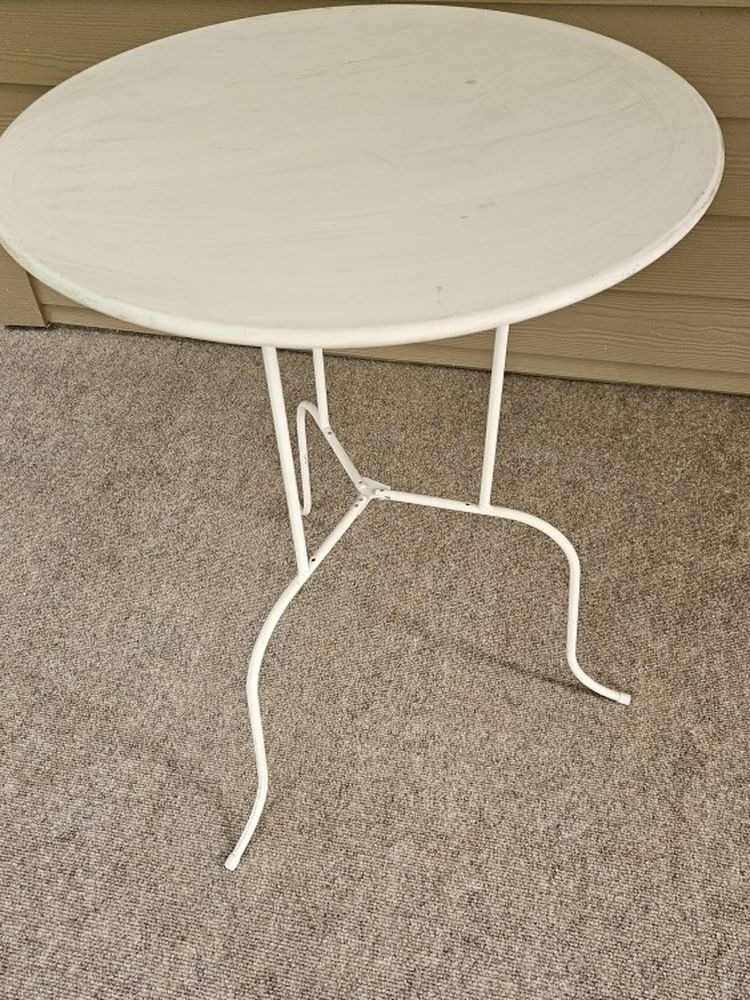 Small round table 26" Tall 20" diameter, Metal.