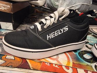 Men's size 9  heeleys