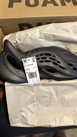yeezy foam rnnr dark onyx sz 11