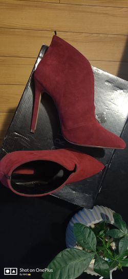 Suaede Red booties never worn