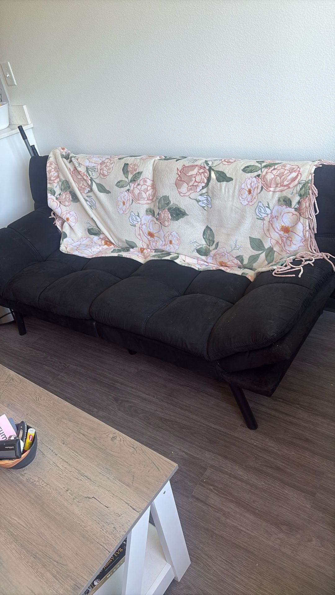 Black Futon, Almost New