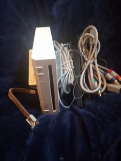 Nintendo Wii Gaming Console (White)