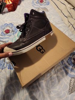UGG US 5Y